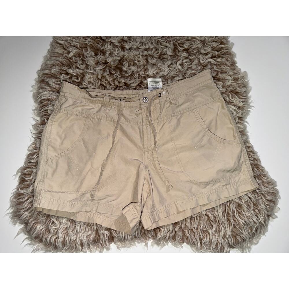 Columbia women’s tan light weight shorts - Picture 10 of 12
